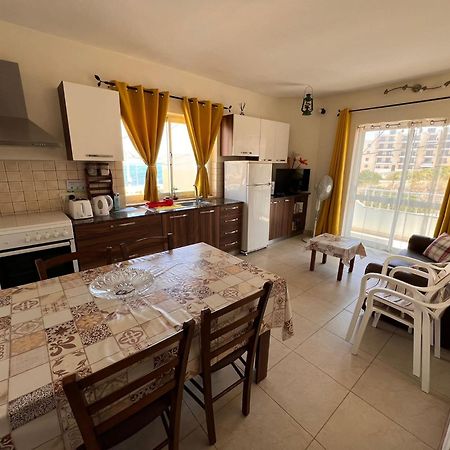 Fiesta Apartment Seaview Mellieħa Екстериор снимка