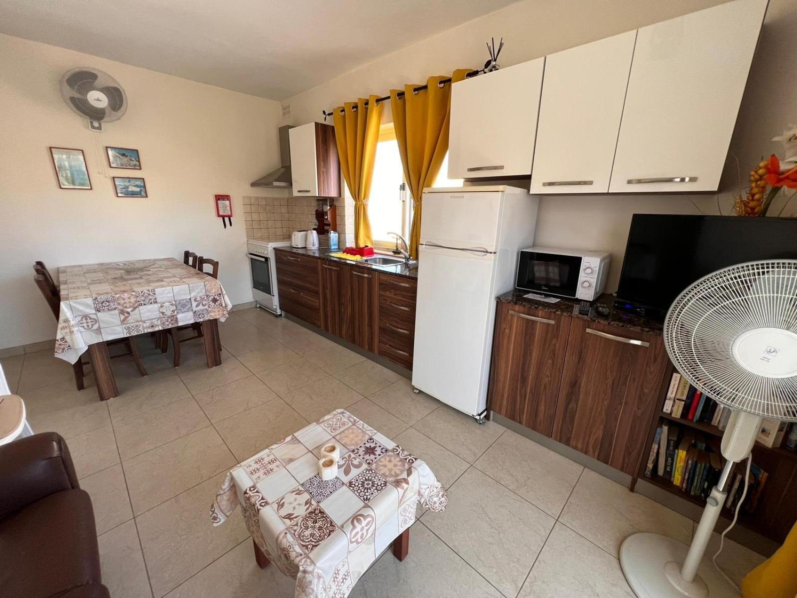 Fiesta Apartment Seaview Mellieħa Екстериор снимка